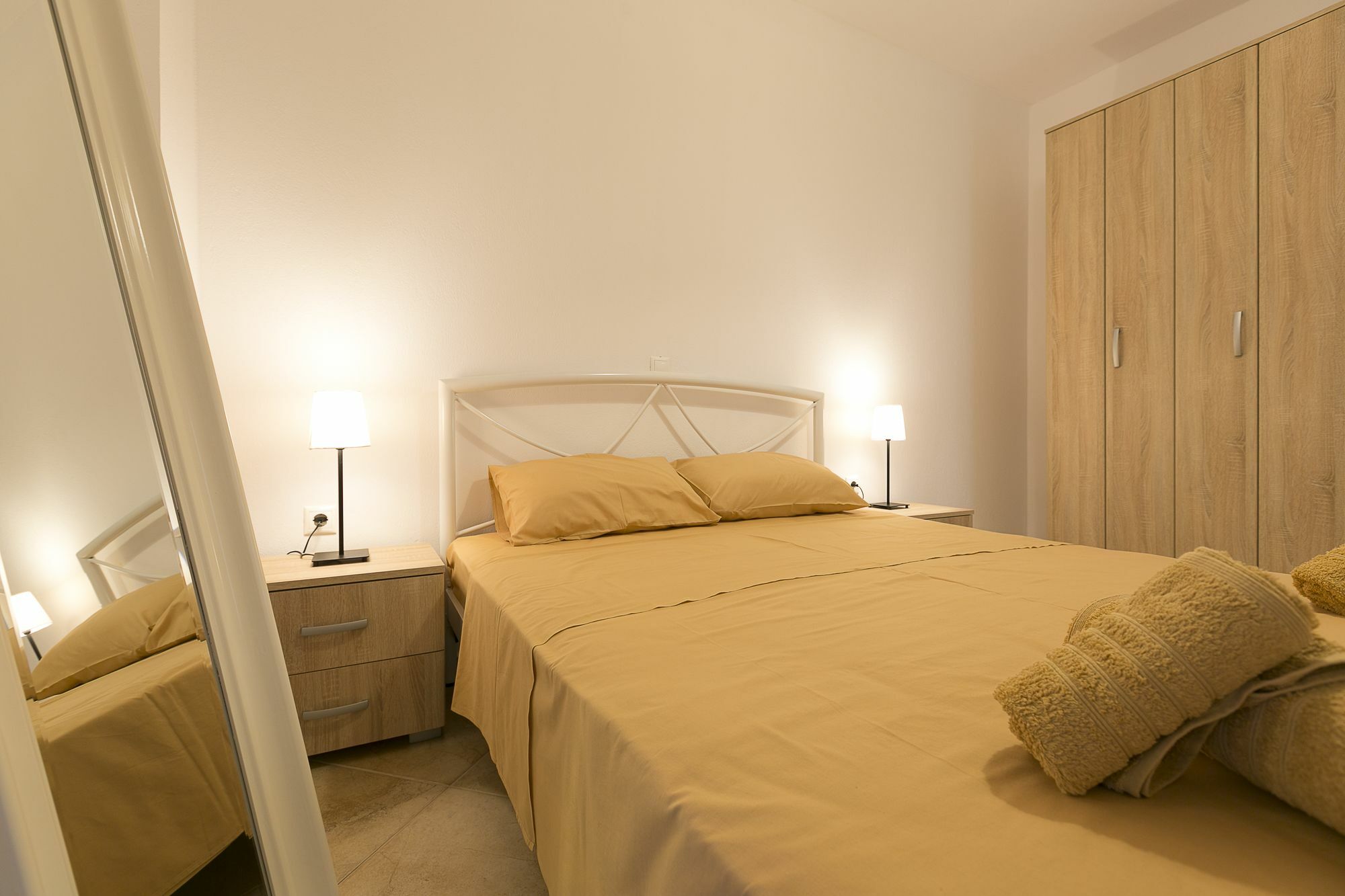 Velia Boutique Apartments オウランオウポリ エクステリア 写真